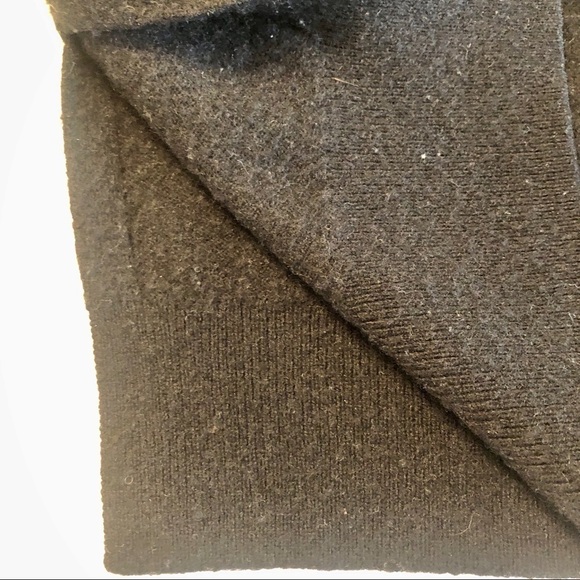 Club Monaco Sweater Cashmere Pullover Blue and Black Colorblock FLAWS size Small - Picture 13 of 16